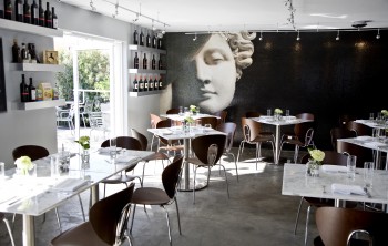 Joeys-Italian-Cafe-interior-with-mural-photo-credit-Simon-Hare