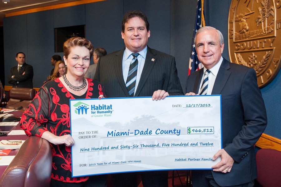 Pictured (L to R): Miami-Dade County Commission Chairwoman Rebeca Sosa, Habitat Miami CEO Mario Artecona and Miami-Dade Mayor Carlos Gimenez.